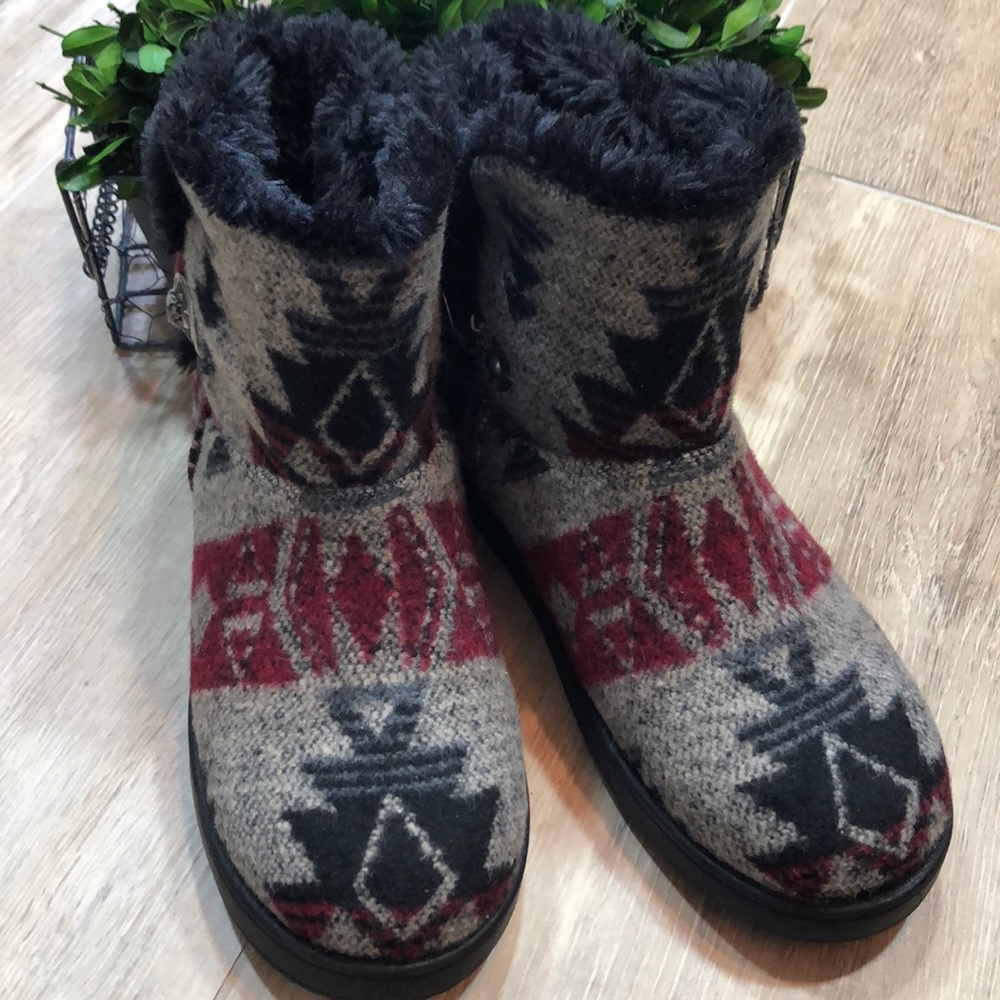 Indigo Rd. Pendleton Style Fur Lined Booties - Picture 2 of 8